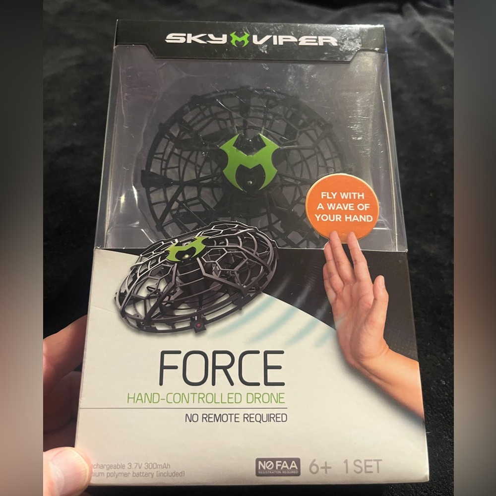 Sky Viper Force Hand Controlled Drone .No remote control Required. 1-Set. New